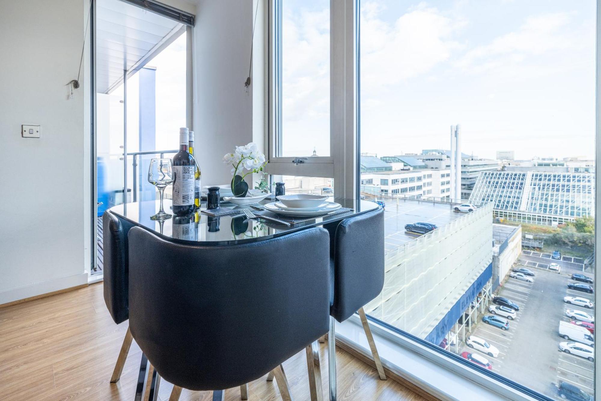 Stylish City Centre Apartment - Home From Home With Fully-Equipped Kitchen, Smart Tv, Netflix, Superfast Wifi, Free Parking, Self Check-In - By Brightleap Apartments Milton Keynes Exteriér fotografie